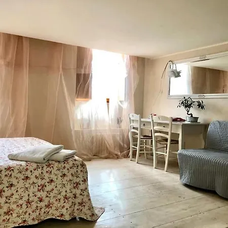Alta Storica La Taverna Della Contessa アパート